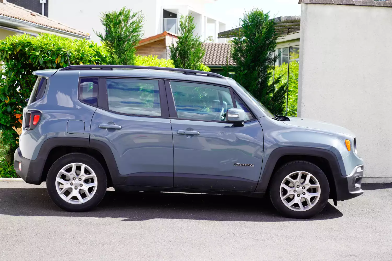 trash bin for Jeep Renegade